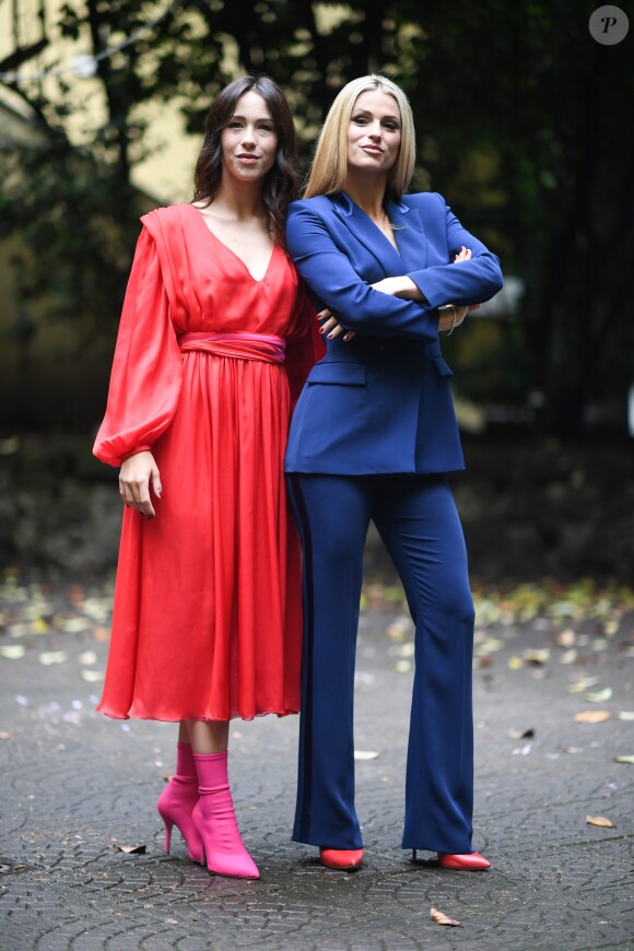 Michelle Hunziker et Aurora Ramazzotti lors de la présentation de l'émission "Vuoi Scommettere" à Milan, le 3 mai 2018.