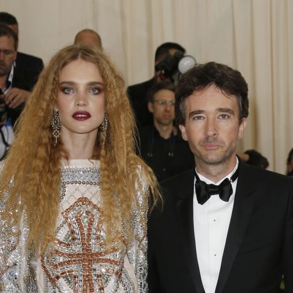 Natalia Vodianova (en Balmain) et Antoine Arnault à l'ouverture de l'exposition "Corps célestes : Mode et imagerie catholique" pour le Met Gala à New York, le 7 mai 2018. © Charles Guerin / Bestimage