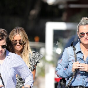 Elodie Piège, Christina, Laeticia Hallyday, Yaël Abrot - Laeticia Hallyday et ses amies vont déjeuner au Country Market de Brentwood le 8 mai 2018.