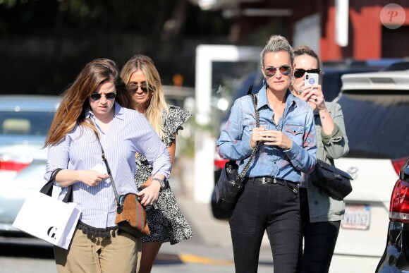Elodie Piège, Christina, Laeticia Hallyday, Yaël Abrot - Laeticia Hallyday et ses amies vont déjeuner au Country Market de Brentwood le 8 mai 2018.