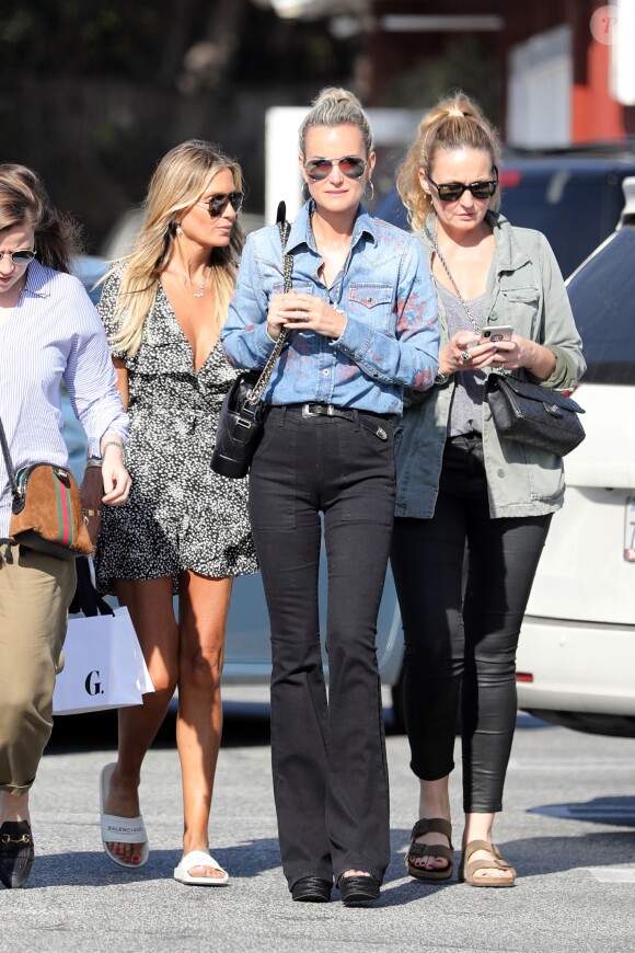 Elodie Piège, Christina, Laeticia Hallyday, Yaël Abrot - Laeticia Hallyday et ses amies vont déjeuner au Country Market de Brentwood le 8 mai 2018.