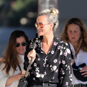 Semi-exclusif - Laeticia Hallyday et son amie Yaël Abrot ont retrouvé Jean-François Piège et sa femme Elodie pour un déjeuner dans le restaurant "Din Tai Fung" au centre commercial Westfield Century City à Beverly Hills le 7 mai 2018.