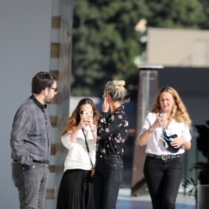 Semi-exclusif - Laeticia Hallyday et son amie Yaël Abrot ont retrouvé Jean-François Piège et sa femme Elodie pour un déjeuner dans le restaurant "Din Tai Fung" au centre commercial Westfield Century City à Beverly Hills le 7 mai 2018.