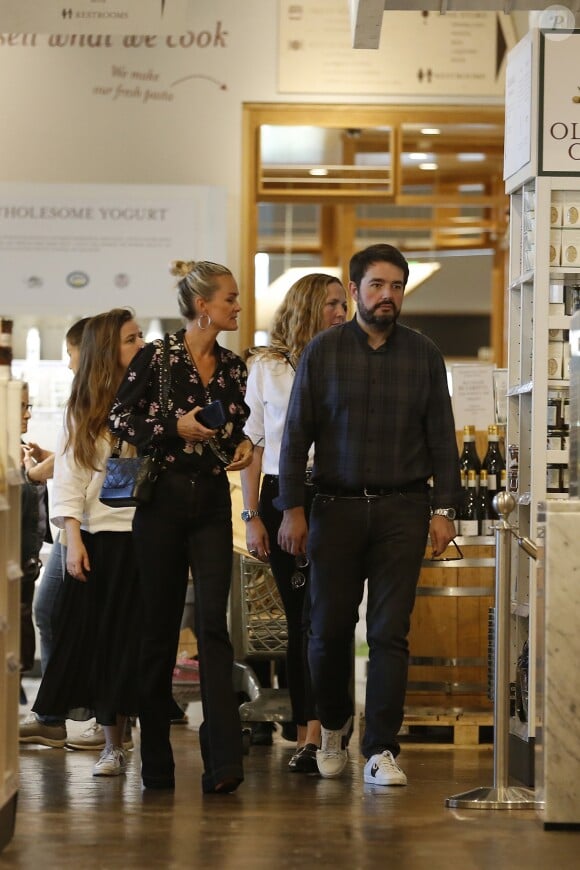 Semi-exclusif - Laeticia Hallyday et son amie Yaël Abrot ont retrouvé Jean-François Piège et sa femme Elodie pour un déjeuner dans le restaurant "Din Tai Fung" au centre commercial Westfield Century City à Beverly Hills le 7 mai 2018. Ils ont passé plus de 3 heures à table.07/05/2018 - Beverly Hills