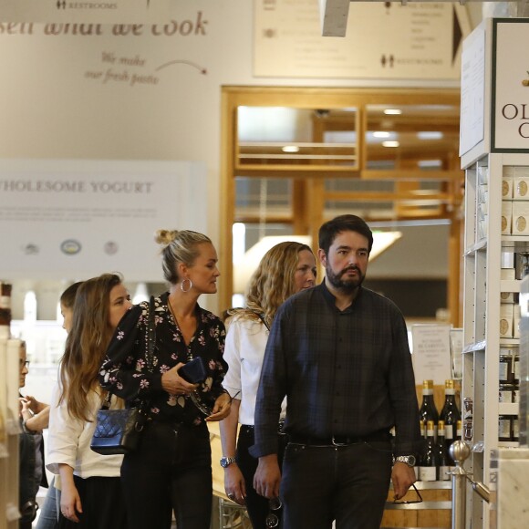 Semi-exclusif - Laeticia Hallyday et son amie Yaël Abrot ont retrouvé Jean-François Piège et sa femme Elodie pour un déjeuner dans le restaurant "Din Tai Fung" au centre commercial Westfield Century City à Beverly Hills le 7 mai 2018. Ils ont passé plus de 3 heures à table.07/05/2018 - Beverly Hills