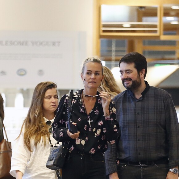 Semi-exclusif - Laeticia Hallyday et son amie Yaël Abrot ont retrouvé Jean-François Piège et sa femme Elodie pour un déjeuner dans le restaurant "Din Tai Fung" au centre commercial Westfield Century City à Beverly Hills le 7 mai 2018. Ils ont passé plus de 3 heures à table.07/05/2018 - Beverly Hills