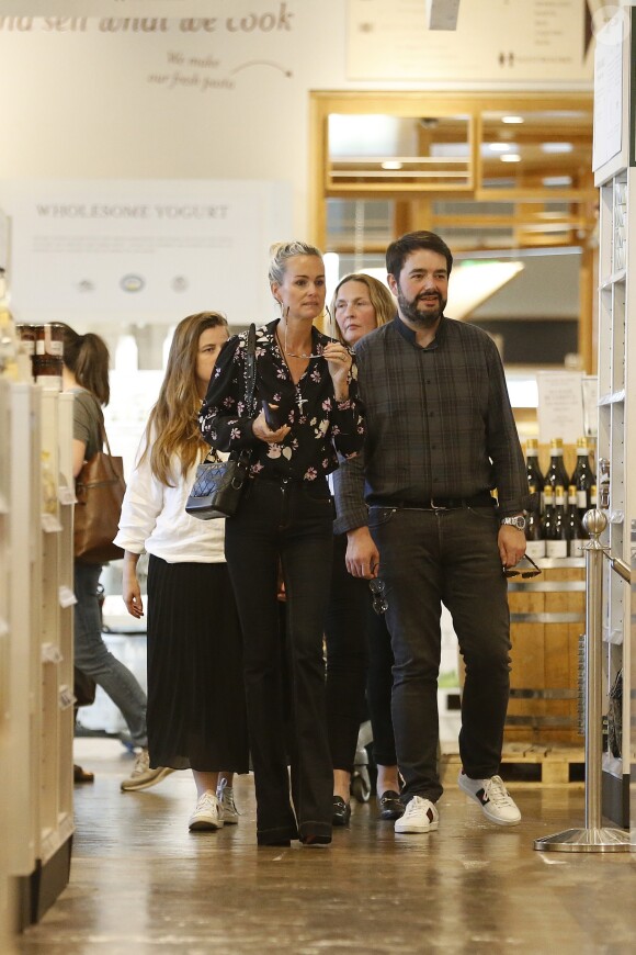 Semi-exclusif - Laeticia Hallyday et son amie Yaël Abrot ont retrouvé Jean-François Piège et sa femme Elodie pour un déjeuner dans le restaurant "Din Tai Fung" au centre commercial Westfield Century City à Beverly Hills le 7 mai 2018. Ils ont passé plus de 3 heures à table.07/05/2018 - Beverly Hills
