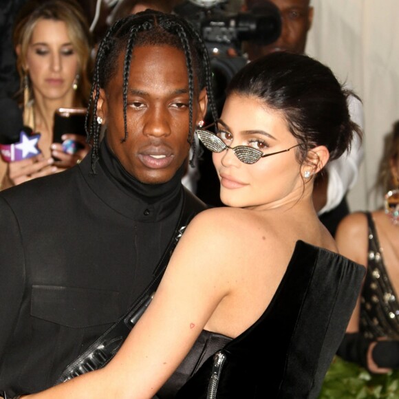 Travis Scott et sa compagne Kylie Jenner - Les célébrités arrivent à l'ouverture de l'exposition Heavenly Bodies: Fashion and the Catholic Imagination à New York le 7 mai 2018. © Nancy Kaszerman via ZUMA Wire / Bestimage