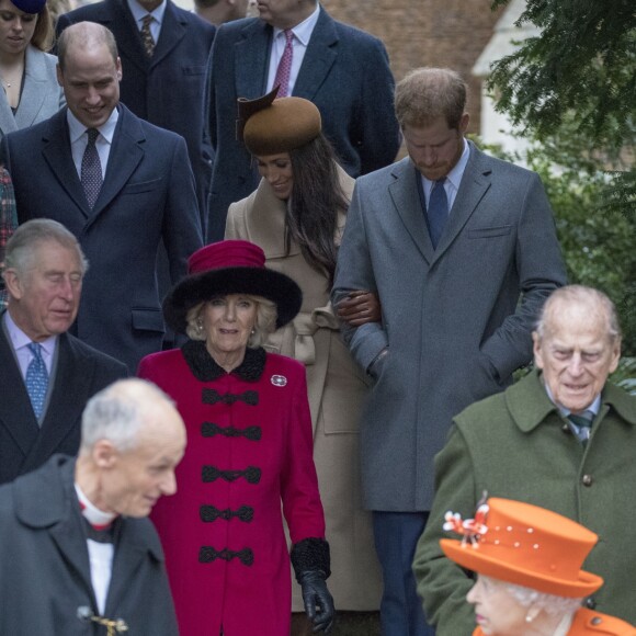 Meghan Markle et le prince Harry avec la famille royale autour de la reine Elizabeth II pour la messe de Noël le 25 décembre 2018 à Sandringham.