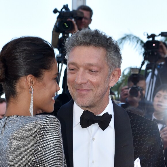 Vincent Cassel et Tina Kunakey lors de la montée des marches de 'Girls Of The Sun (Les Filles Du Soleil)' au Festival de Cannes, le 12 mai 2018.
