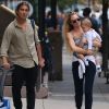 Exclusif - Candice Swanepoel se promène avec son fiancé Hermann Nicoli et leur fils Anaca à New York le 8 octobre 2017. 