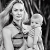 Candice Swanepoel et son fils Anaca. Photo publiée en mai 2018 sur Instagram.