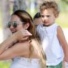 Exclusif - Candice Swanepoel (enceinte) se promène avec son fils Anaca et la nounou à Espirito Santon au Brésil le 23 avril 2018.
