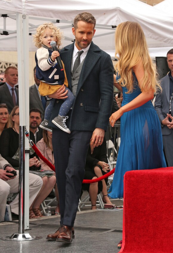 Ryan Reynolds avec sa femme Blake Lively et sa fille James Reynolds - Ryan Reynolds reçoit son étoile sur le Walk of Fame à Hollywood, le 15 décembre 2016