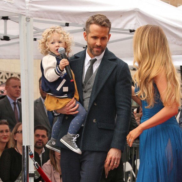 Ryan Reynolds avec sa femme Blake Lively et sa fille James Reynolds - Ryan Reynolds reçoit son étoile sur le Walk of Fame à Hollywood, le 15 décembre 2016