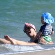 Pink profite d'une journée ensoleillée avec son mari Carey Hart et leurs enfants Willow et Jameson à Fort Lauderdale en Floride. Le 26 avril 2018