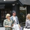 Kate Hudson enceinte est allée faire du shopping avec son compagnon Danny Fujikawa et sa mère Goldie Hawn à Brentwood, le 20 mai 2018.