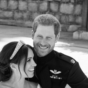Photo officielle du mariage du prince Harry et Meghan Markle, duc et duchesse de Sussex par le photographe Alexi Lubomirski. Mai 2018.