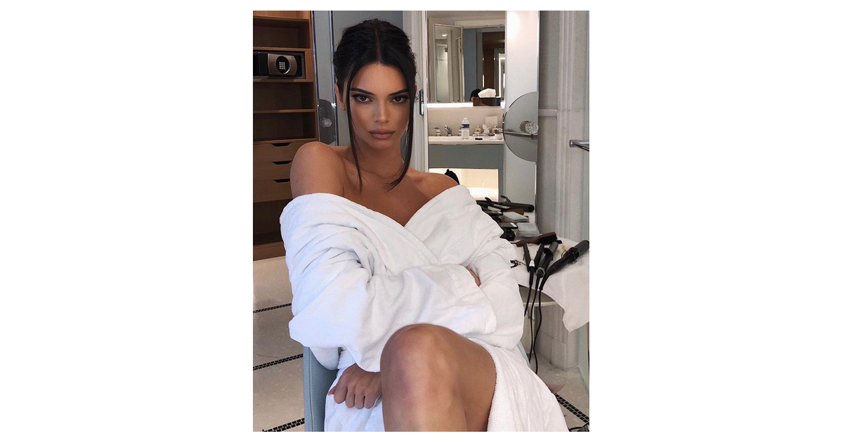 Kendall Jenner Topless Et En Culotte Une Photo Sexy Mais Photoshoppée Purepeople