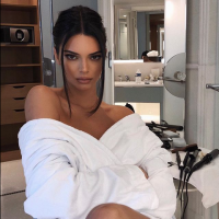 Kendall Jenner topless et en culotte : Une photo sexy... mais photoshoppée ?