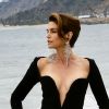 Cindy Crawford en séance photo sur la plage de Malibu, le 24 mai 2018.
