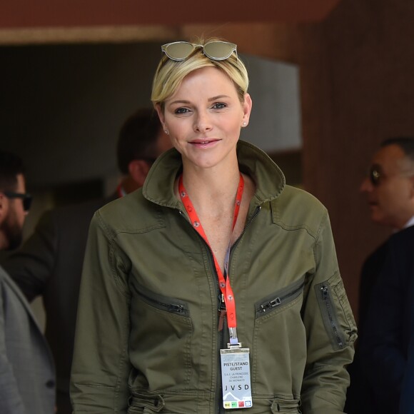 La princesse Charlene de Monaco - Le prince Albert II de Monaco et la princesse Charlene arrivent dans les paddocks pour aller saluer les différentes équipes de la Croix Rouges présentent sur le circuit lors du 73 ème Grand Prix de Formule 1 de Monaco, le 26 mai 2018. © Bruno Bébert/Bestimage