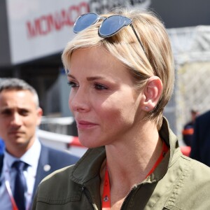 La princesse Charlene de Monaco - Le prince Albert II de Monaco et la princesse Charlene arrivent dans les paddocks pour aller saluer les différentes équipes de la Croix Rouges présentent sur le circuit lors du 73 ème Grand Prix de Formule 1 de Monaco, le 26 mai 2018. © Bruno Bébert/Bestimage