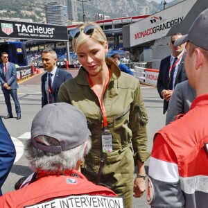 La princesse Charlene de Monaco - Le prince Albert II de Monaco et la princesse Charlene arrivent dans les paddocks pour aller saluer les différentes équipes de la Croix Rouges présentent sur le circuit lors du 73 ème Grand Prix de Formule 1 de Monaco, le 26 mai 2018. © Bruno Bébert/Bestimage