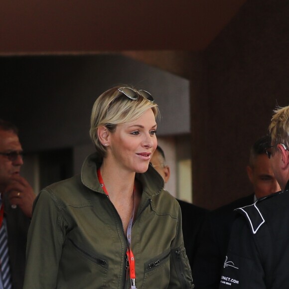 L'ancien champion de F1 Mika Hakkinen, le prince Albert II de Monaco et la princesse Charlene dans les paddocks lors du 73ème Grand Prix de Formule 1 de Monaco, le 26 mai 2018. © Olivier Huitel/Pool Monaco/Bestimage