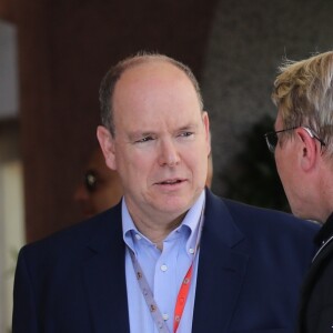 L'ancien champion de F1 Mika Hakkinen, le prince Albert II de Monaco et la princesse Charlene dans les paddocks lors du 73ème Grand Prix de Formule 1 de Monaco, le 26 mai 2018. © Olivier Huitel/Pool Monaco/Bestimage