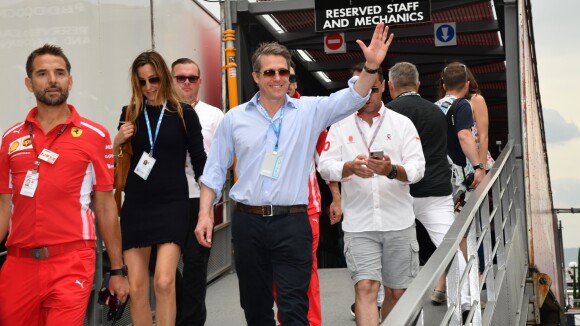 Hugh Grant et Anna Eberstein : Les jeunes mariés à Monaco pour le Grand Prix