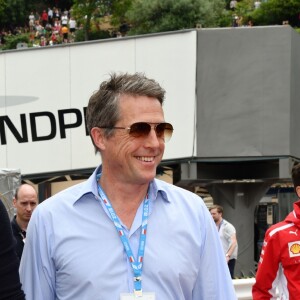 Hugh Grant et son épouse Anna Eberstein au 76e Grand Prix de Formule 1 de Monaco, le 27 mai 2018. © Bruno Bebert/Bestimage