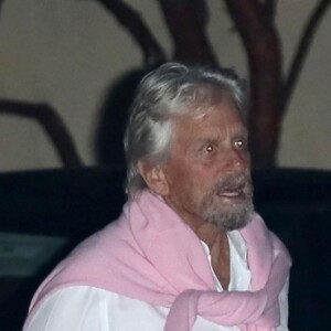 Catherine Zeta-Jones et Michael Douglas sont allés diner avec leurs enfants Dylan et Carys au restaurant Nobu à Malibu, le 5 juillet 2017
