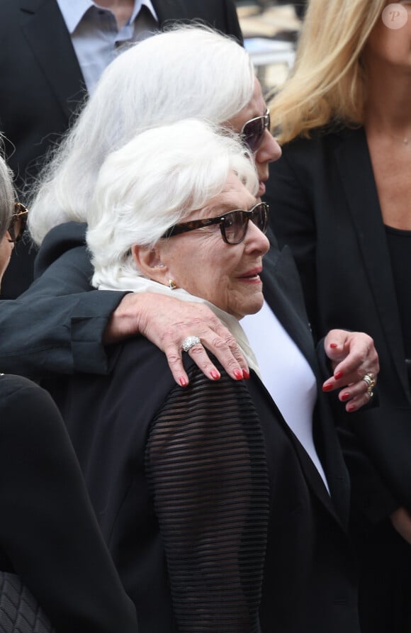 Line Renaud et Roselyne Bracchi (femme de Pierre Bellemare) - Obsèques de Pierre Bellemare à l'église Saint-Roch de Paris, France, le 31 mai 2018.