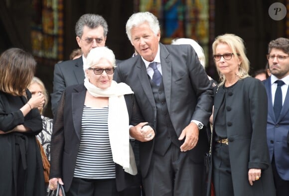 Line Renaud, Pierre Dhostel (fils de Pierre Bellemare) et sa femme Carole Bellemare - Sortie des obsèques de Pierre Bellemare à l'église Saint-Roch de Paris, France, le 31 mai 2018.