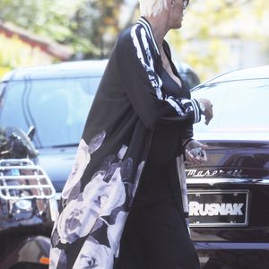 Brigitte Nielsen (enceinte) et son mari Mattia Dessi dans les rues de Los Angeles. Le 31 mai 2018.