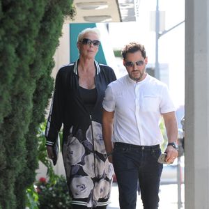 Brigitte Nielsen (enceinte) et son mari Mattia Dessi dans les rues de Los Angeles. Le 31 mai 2018.