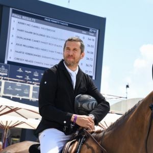 Guillaume Canet troisième sur le podium du PRIZE FERRETTI YACHTS - Pour la cinquième année consécutive, le Longines Athina Onassis Horse Show ("LAOHS"), s'installe sur la mythique plage de Pampelonne, située sur la Presqu'île de Saint-Tropez. Cet évènement d'exception est orchestré par la célèbre cavalière Athina Onassis. Le 31 mai 2018. © Lionel Urman / Bestimage