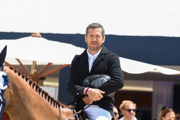 Guillaume Canet troisième sur le podium du PRIZE FERRETTI YACHTS - Pour la cinquième année consécutive, le Longines Athina Onassis Horse Show ("LAOHS"), s'installe sur la mythique plage de Pampelonne, située sur la Presqu'île de Saint-Tropez. Cet évènement d'exception est orchestré par la célèbre cavalière Athina Onassis. Le 31 mai 2018. © Lionel Urman / Bestimage