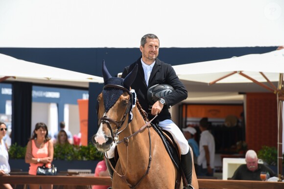 Guillaume Canet troisième sur le podium du PRIZE FERRETTI YACHTS - Pour la cinquième année consécutive, le Longines Athina Onassis Horse Show ("LAOHS"), s'installe sur la mythique plage de Pampelonne, située sur la Presqu'île de Saint-Tropez. Cet évènement d'exception est orchestré par la célèbre cavalière Athina Onassis. Le 31 mai 2018. © Lionel Urman / Bestimage