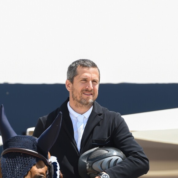 Guillaume Canet troisième sur le podium du PRIZE FERRETTI YACHTS - Pour la cinquième année consécutive, le Longines Athina Onassis Horse Show ("LAOHS"), s'installe sur la mythique plage de Pampelonne, située sur la Presqu'île de Saint-Tropez. Cet évènement d'exception est orchestré par la célèbre cavalière Athina Onassis. Le 31 mai 2018. © Lionel Urman / Bestimage