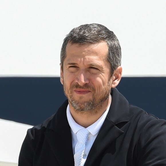 Guillaume Canet troisième sur le podium du PRIZE FERRETTI YACHTS - Pour la cinquième année consécutive, le Longines Athina Onassis Horse Show ("LAOHS"), s'installe sur la mythique plage de Pampelonne, située sur la Presqu'île de Saint-Tropez. Cet évènement d'exception est orchestré par la célèbre cavalière Athina Onassis. Le 31 mai 2018. © Lionel Urman / Bestimage