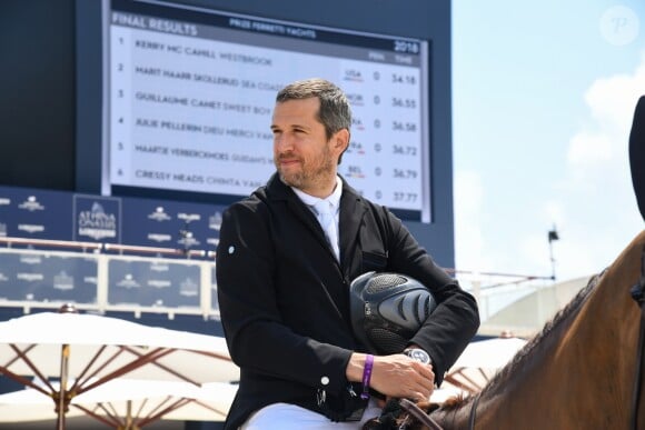 Guillaume Canet troisième sur le podium du PRIZE FERRETTI YACHTS - Pour la cinquième année consécutive, le Longines Athina Onassis Horse Show ("LAOHS"), s'installe sur la mythique plage de Pampelonne, située sur la Presqu'île de Saint-Tropez. Cet évènement d'exception est orchestré par la célèbre cavalière Athina Onassis. Le 31 mai 2018. © Lionel Urman / Bestimage