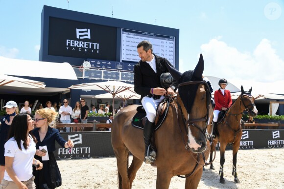 Guillaume Canet troisième sur le podium du PRIZE FERRETTI YACHTS - Pour la cinquième année consécutive, le Longines Athina Onassis Horse Show ("LAOHS"), s'installe sur la mythique plage de Pampelonne, située sur la Presqu'île de Saint-Tropez. Cet évènement d'exception est orchestré par la célèbre cavalière Athina Onassis. Le 31 mai 2018. © Lionel Urman / Bestimage