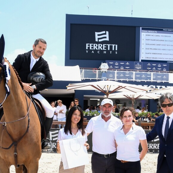 Guillaume Canet troisième sur le podium du PRIZE FERRETTI YACHTS - Pour la cinquième année consécutive, le Longines Athina Onassis Horse Show ("LAOHS"), s'installe sur la mythique plage de Pampelonne, située sur la Presqu'île de Saint-Tropez. Cet évènement d'exception est orchestré par la célèbre cavalière Athina Onassis. Le 31 mai 2018. © Lionel Urman / Bestimage