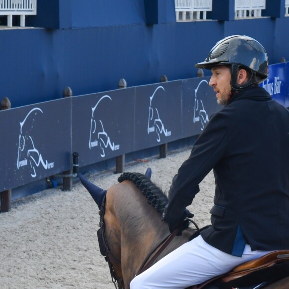 Guillaume Canet troisième sur le podium du PRIZE FERRETTI YACHTS - Pour la cinquième année consécutive, le Longines Athina Onassis Horse Show ("LAOHS"), s'installe sur la mythique plage de Pampelonne, située sur la Presqu'île de Saint-Tropez. Cet évènement d'exception est orchestré par la célèbre cavalière Athina Onassis. Le 31 mai 2018. © Lionel Urman / Bestimage