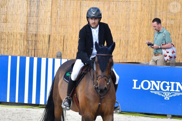 Guillaume Canet troisième sur le podium du PRIZE FERRETTI YACHTS - Pour la cinquième année consécutive, le Longines Athina Onassis Horse Show ("LAOHS"), s'installe sur la mythique plage de Pampelonne, située sur la Presqu'île de Saint-Tropez. Cet évènement d'exception est orchestré par la célèbre cavalière Athina Onassis. Le 31 mai 2018. © Lionel Urman / Bestimage