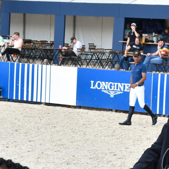 Guillaume Canet troisième sur le podium du PRIZE FERRETTI YACHTS - Pour la cinquième année consécutive, le Longines Athina Onassis Horse Show ("LAOHS"), s'installe sur la mythique plage de Pampelonne, située sur la Presqu'île de Saint-Tropez. Cet évènement d'exception est orchestré par la célèbre cavalière Athina Onassis. Le 31 mai 2018. © Lionel Urman / Bestimage