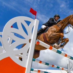 Guillaume Canet troisième sur le podium du PRIZE FERRETTI YACHTS - Pour la cinquième année consécutive, le Longines Athina Onassis Horse Show ("LAOHS"), s'installe sur la mythique plage de Pampelonne, située sur la Presqu'île de Saint-Tropez. Cet évènement d'exception est orchestré par la célèbre cavalière Athina Onassis. Le 31 mai 2018. © Lionel Urman / Bestimage