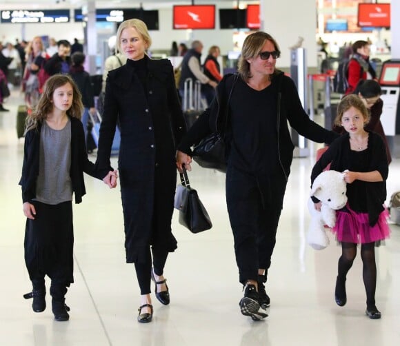 Exclusif - Nicole Kidman avec son mari Keith Urban et leurs filles Sunday Rose et Faith Margaret, arrivent à l'aéroport de Sydney, le 13 mai 2018.